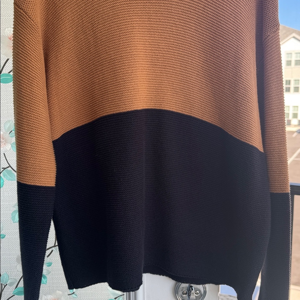 Colorblock Crew Neck Sweater - Picture 3 of 3